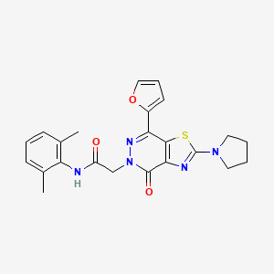 molecular formula C23H23N5O3S B2378542 N-(2,6-二甲苯基)-2-(7-(呋喃-2-基)-4-氧代-2-(吡咯烷-1-基)噻唑并[4,5-d]嘧啶-5(4H)-基)乙酰胺 CAS No. 1105240-85-4