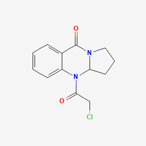molecular formula C13H13ClN2O2 B2378757 4-(2-氯乙酰)-1,2,3,3a-四氢吡咯并[2,1-b]喹唑啉-9-酮 CAS No. 374704-04-8