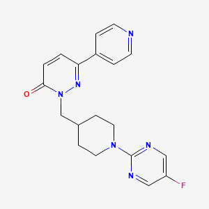 2-{[1-(5-Fluoropyrimidin-2-yl)piperidin-4-yl]methyl}-6-(pyridin-4-yl)-2,3-dihydropyridazin-3-one