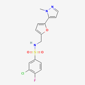molecular formula C15H13ClFN3O3S B2379489 3-Chloro-4-fluoro-N-[[5-(2-methylpyrazol-3-yl)furan-2-yl]methyl]benzenesulfonamide CAS No. 2415587-07-2