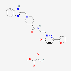 molecular formula C26H28N6O7 B2380620 1-((1H-苯并[d]咪唑-2-基)甲基)-N-(2-(3-(呋喃-2-基)-6-氧代哒嗪-1(6H)-基)乙基)哌啶-4-甲酰胺草酸盐 CAS No. 1351620-97-7