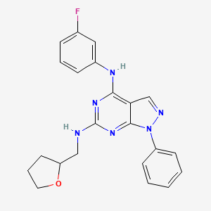molecular formula C22H21FN6O B2381487 N~4~-(3-fluorophenyl)-1-phenyl-N~6~-(tetrahydrofuran-2-ylmethyl)-1H-pyrazolo[3,4-d]pyrimidine-4,6-diamine CAS No. 955305-66-5