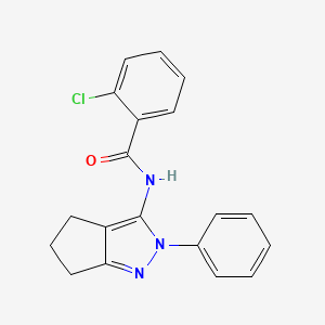 molecular formula C19H16ClN3O B2382345 2-chloro-N-{2-phenyl-2H,4H,5H,6H-cyclopenta[c]pyrazol-3-yl}benzamide CAS No. 1043162-37-3