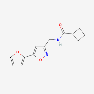 molecular formula C13H14N2O3 B2382778 N-((5-(furan-2-yl)isoxazol-3-yl)methyl)cyclobutanecarboxamide CAS No. 1211261-23-2