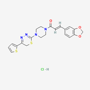 molecular formula C21H21ClN4O3S2 B2384275 (E)-3-(benzo[d][1,3]dioxol-5-yl)-1-(4-(5-(thiophen-2-yl)-6H-1,3,4-thiadiazin-2-yl)piperazin-1-yl)prop-2-en-1-one hydrochloride CAS No. 1351663-51-8