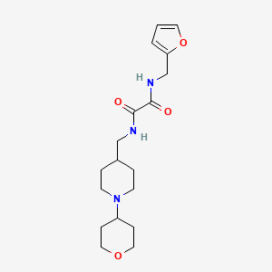 molecular formula C18H27N3O4 B2386353 N1-(呋喃-2-基甲基)-N2-((1-(四氢-2H-吡喃-4-基)哌啶-4-基)甲基)草酰胺 CAS No. 2034505-29-6