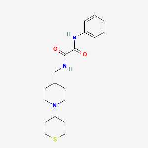 molecular formula C19H27N3O2S B2386596 N1-苯基-N2-((1-(四氢-2H-硫代吡喃-4-基)哌啶-4-基)甲基)草酰胺 CAS No. 2034383-49-6