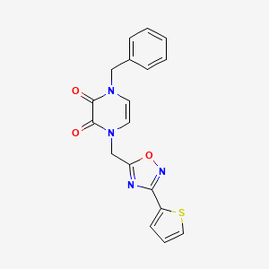 1-Benzyl-4-[(3-thiophen-2-yl-1,2,4-oxadiazol-5-yl)methyl]pyrazine-2,3-dione