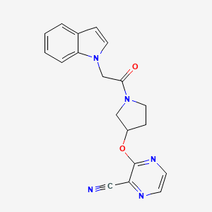 molecular formula C19H17N5O2 B2388285 3-((1-(2-(1H-吲哚-1-基)乙酰)吡咯烷-3-基)氧基)吡嗪-2-腈 CAS No. 2034322-24-0