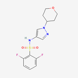 molecular formula C14H15F2N3O3S B2388400 2,6-二氟-N-(1-(四氢-2H-吡喃-4-基)-1H-吡唑-4-基)苯磺酰胺 CAS No. 1797552-62-5