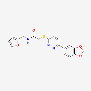 molecular formula C18H15N3O4S B2388994 2-[6-(1,3-苯并二氧杂环-5-基)嘧啶-3-基]硫代基-N-(呋喃-2-基甲基)乙酰胺 CAS No. 895458-26-1