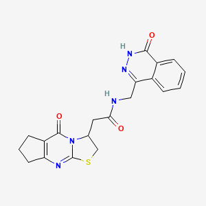 molecular formula C20H19N5O3S B2389575 2-(5-oxo-2,3,5,6,7,8-hexahydrocyclopenta[d]thiazolo[3,2-a]pyrimidin-3-yl)-N-((4-oxo-3,4-dihydrophthalazin-1-yl)methyl)acetamide CAS No. 1396866-78-6