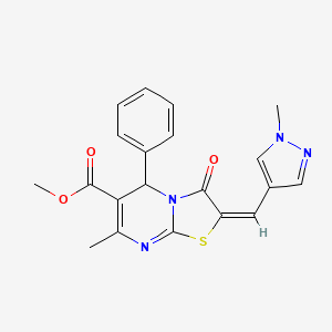 molecular formula C20H18N4O3S B2389989 (E)-7-甲基-2-((1-甲基-1H-吡唑-4-基)亚甲基)-3-氧代-5-苯基-3,5-二氢-2H-噻唑并[3,2-a]嘧啶-6-羧酸甲酯 CAS No. 1005574-73-1