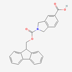 molecular formula C24H19NO4 B2390147 2-[(9H-芴-9-基甲氧羰基)]-2,3-二氢-1H-异吲哚-5-羧酸 CAS No. 1564677-76-4