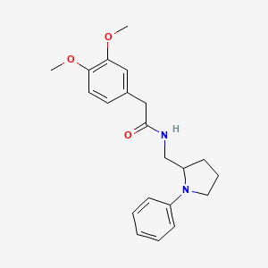 molecular formula C21H26N2O3 B2390378 2-(3,4-dimetoxi fenil)-N-[(1-fenilpirrolidin-2-il)metil]acetamida CAS No. 1797023-75-6