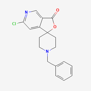 molecular formula C18H17ClN2O2 B2390618 1'-苄基-6-氯-3H-螺[furo[3,4-c]吡啶-1,4'-哌啶]-3-酮 CAS No. 1017598-71-8