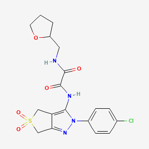 molecular formula C18H19ClN4O5S B2391005 N1-(2-(4-chlorophenyl)-5,5-dioxido-4,6-dihydro-2H-thieno[3,4-c]pyrazol-3-yl)-N2-((tetrahydrofuran-2-yl)methyl)oxalamide CAS No. 899989-89-0