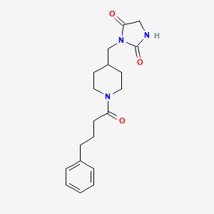molecular formula C19H25N3O3 B2391039 3-((1-(4-苯基丁酰)哌啶-4-基)甲基)咪唑烷-2,4-二酮 CAS No. 1421478-00-3