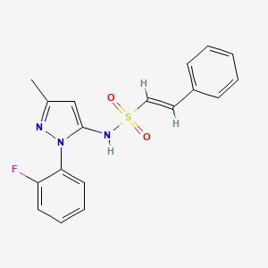 molecular formula C18H16FN3O2S B2391135 (E)-N-[2-(2-Fluorophenyl)-5-methylpyrazol-3-YL]-2-phenylethenesulfonamide CAS No. 1825982-41-9
