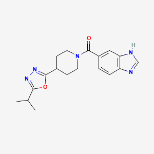 molecular formula C18H21N5O2 B2391242 (1H-benzo[d]imidazol-5-yl)(4-(5-isopropyl-1,3,4-oxadiazol-2-yl)piperidin-1-yl)methanone CAS No. 1210883-71-8