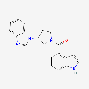molecular formula C20H18N4O B2391806 （3-(1H-苯并[d]咪唑-1-基)吡咯烷-1-基)(1H-吲哚-4-基)甲酮 CAS No. 2034514-52-6