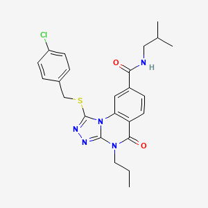 molecular formula C24H26ClN5O2S B2391945 1-[(4-クロロベンジル)チオ]-N-イソブチル-5-オキソ-4-プロピル-4,5-ジヒドロ[1,2,4]トリアゾロ[4,3-a]キナゾリン-8-カルボキサミド CAS No. 1114652-61-7