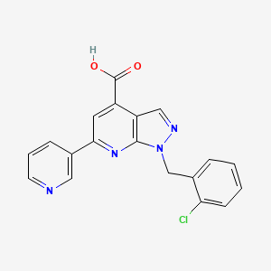 molecular formula C19H13ClN4O2 B2391956 1-[(2-chlorophenyl)methyl]-6-(pyridin-3-yl)-1H-pyrazolo[3,4-b]pyridine-4-carboxylic acid CAS No. 929974-31-2