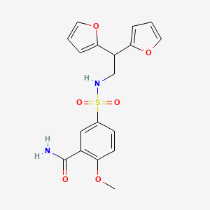 molecular formula C18H18N2O6S B2392399 5-(N-(2,2-二(呋喃-2-基)乙基)磺酰胺基)-2-甲氧基苯甲酰胺 CAS No. 2320723-07-5