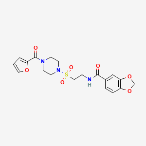 molecular formula C19H21N3O7S B2392405 N-(2-((4-(呋喃-2-羰基)哌嗪-1-基)磺酰基)乙基)苯并[d][1,3]二氧杂环-5-甲酰胺 CAS No. 899968-24-2