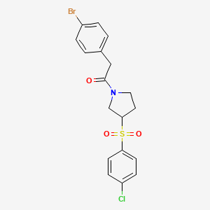 2-(4-Bromophenyl)-1-(3-((4-chlorophenyl)sulfonyl)pyrrolidin-1-yl)ethanone