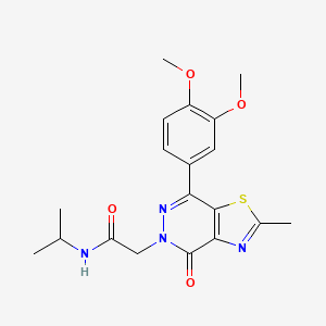molecular formula C19H22N4O4S B2392887 2-(7-(3,4-二甲氧基苯基)-2-甲基-4-氧代噻唑并[4,5-d]哒嗪-5(4H)-基)-N-异丙基乙酰胺 CAS No. 941949-90-2