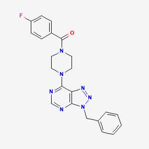 molecular formula C22H20FN7O B2393538 4-(3-苄基-3H-[1,2,3]三唑并[4,5-d]嘧啶-7-基)哌嗪-1-基)(4-氟苯基)甲苯酮 CAS No. 920347-67-7