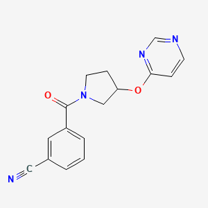 molecular formula C16H14N4O2 B2394124 3-(3-(Pyrimidin-4-yloxy)pyrrolidine-1-carbonyl)benzonitrile CAS No. 2034297-54-4