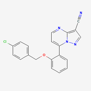 molecular formula C20H13ClN4O B2395147 7-{2-[(4-Chlorobenzyl)oxy]phényl}pyrazolo[1,5-a]pyrimidine-3-carbonitrile CAS No. 439109-61-2