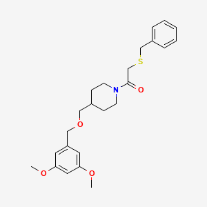 2-(Benzylthio)-1-(4-(((3,5-dimethoxybenzyl)oxy)methyl)piperidin-1-yl)ethanone