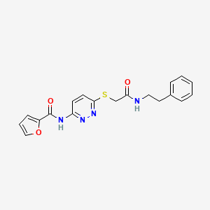 molecular formula C19H18N4O3S B2395562 N-(6-((2-オキソ-2-(フェネチルアミノ)エチル)チオ)ピリダジン-3-イル)フラン-2-カルボキサミド CAS No. 1021136-13-9