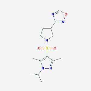 molecular formula C14H21N5O3S B2395652 3-(1-((1-isopropyl-3,5-dimethyl-1H-pyrazol-4-yl)sulfonyl)pyrrolidin-3-yl)-1,2,4-oxadiazole CAS No. 2034370-30-2