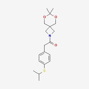 1-(7,7-Dimethyl-6,8-dioxa-2-azaspiro[3.5]nonan-2-yl)-2-(4-(isopropylthio)phenyl)ethanone