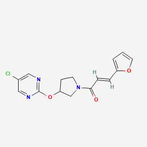molecular formula C15H14ClN3O3 B2397254 (E)-1-(3-((5-chloropyrimidin-2-yl)oxy)pyrrolidin-1-yl)-3-(furan-2-yl)prop-2-en-1-one CAS No. 2035001-20-6