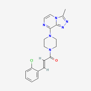 (E)-3-(2-chlorophenyl)-1-(4-(3-methyl-[1,2,4]triazolo[4,3-a]pyrazin-8-yl)piperazin-1-yl)prop-2-en-1-one