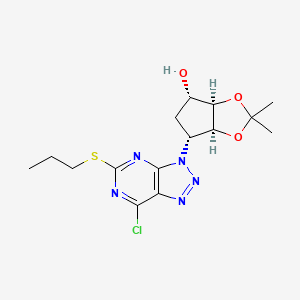 molecular formula C15H20ClN5O3S B2398009 (3aR,4S,6R,6aS)-6-(7-chloro-5-(propylthio)-3H-[1,2,3]triazolo[4,5-d]pyrimidin-3-yl)-2,2-dimethyltetrahydro-3aH-cyclopenta[d][1,3]dioxol-4-ol CAS No. 220241-61-2