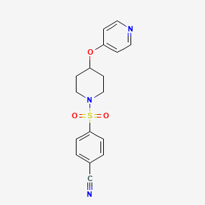 molecular formula C17H17N3O3S B2398673 4-((4-(Pyridin-4-yloxy)piperidin-1-yl)sulfonyl)benzonitrile CAS No. 2034430-15-2