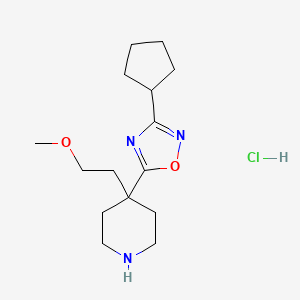 molecular formula C15H26ClN3O2 B2398733 3-Cyclopentyl-5-[4-(2-methoxyethyl)piperidin-4-yl]-1,2,4-oxadiazole;hydrochloride CAS No. 2241140-89-4