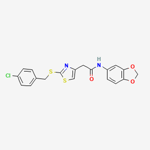 molecular formula C19H15ClN2O3S2 B2398805 N-(苯并[d][1,3]二氧杂环-5-基)-2-(2-((4-氯苄基)硫代)噻唑-4-基)乙酰胺 CAS No. 953982-51-9