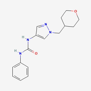 molecular formula C16H20N4O2 B2400104 1-phenyl-3-(1-((tetrahydro-2H-pyran-4-yl)methyl)-1H-pyrazol-4-yl)urea CAS No. 1706077-04-4