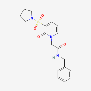 molecular formula C18H21N3O4S B2400599 N-苄基-2-(2-氧代-3-(吡咯烷-1-基磺酰基)吡啶-1(2H)-基)乙酰胺 CAS No. 1251704-42-3