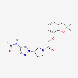 molecular formula C21H26N4O4 B2400937 N-[1-[1-[2-[(2,2-Dimethyl-3H-1-benzofuran-7-yl)oxy]acetyl]pyrrolidin-3-yl]pyrazol-4-yl]acetamide CAS No. 2415463-75-9