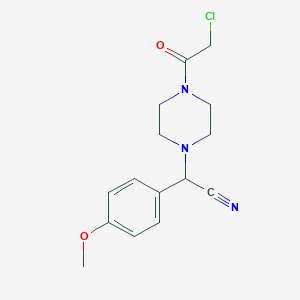 molecular formula C15H18ClN3O2 B2401289 2-[4-(2-氯乙酰)哌嗪-1-基]-2-(4-甲氧基苯基)乙腈 CAS No. 923176-59-4