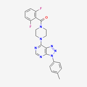 molecular formula C22H19F2N7O B2401355 (2,6-二氟苯基)(4-(3-(对甲苯基)-3H-[1,2,3]三唑并[4,5-d]嘧啶-7-基)哌嗪-1-基)甲酮 CAS No. 920383-58-0