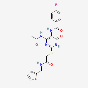 molecular formula C20H18FN5O5S B2402333 N-(4-acetamido-2-((2-((furan-2-ylmethyl)amino)-2-oxoethyl)thio)-6-oxo-1,6-dihydropyrimidin-5-yl)-4-fluorobenzamida CAS No. 872608-83-8